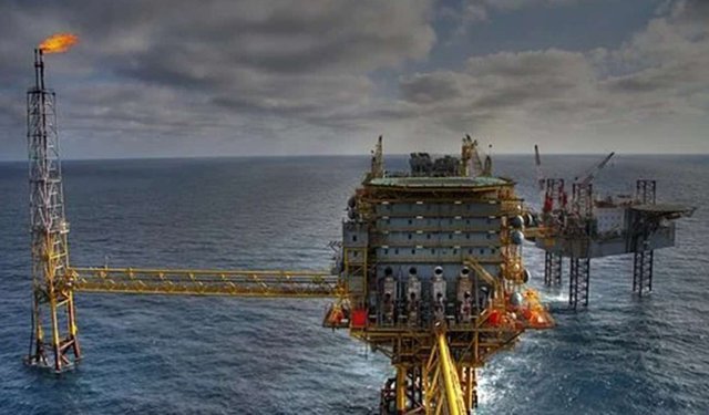 Brent petrolün varil fiyatı 90 doları aştı