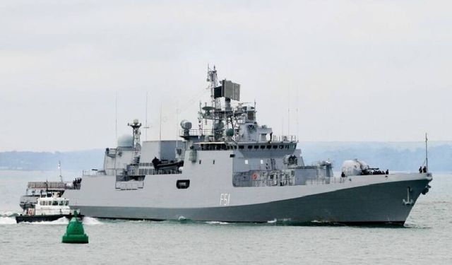 Hindistan, Umman Körfezi yakınına savaş gemileri gönderiyor