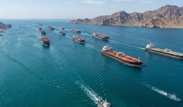 İran, Hürmüz Boğazı’ndan geçen gemilerden geçiş ücreti alacak