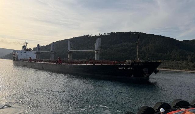 Çanakkale Boğazı'nda karaya oturan gemi kurtarıldı