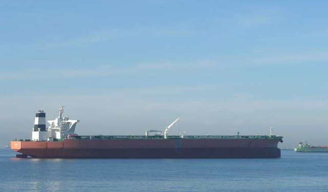 Hürmüz Boğazı'ndan bir tanker gemisi daha geçti