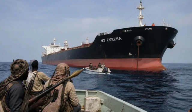 Yemen açıklarında petrol tankeri kaçırıldı