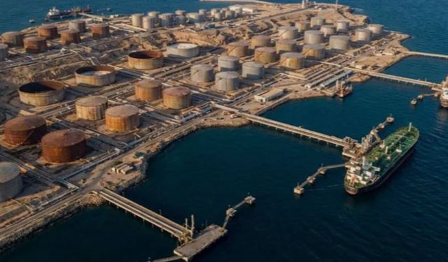 Trump: Hark Adası'nı ve diğer petrol altyapı noktalarını ele geçireceğiz