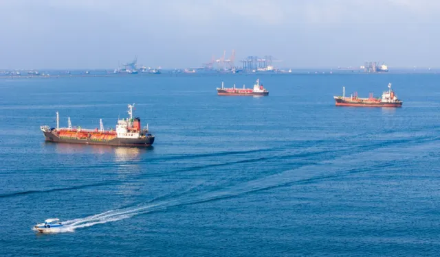 ABD, İran petrolünün satışına geçici olarak izin veren lisansı iptal etti