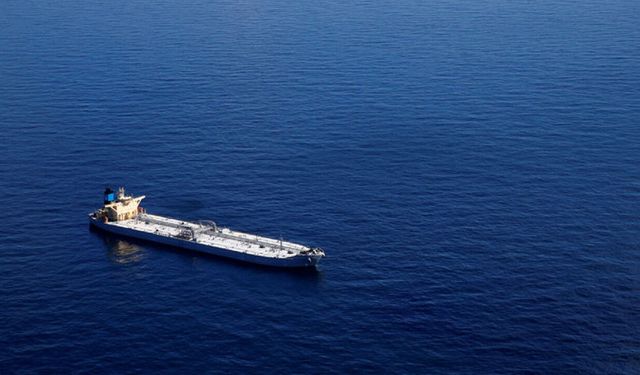 İran bağlantılı üçüncü tanker de ABD ablukasını aştı