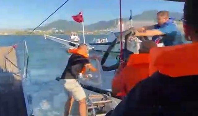 İzmir'de su alan teknedeki 6 yolcu kurtarıldı