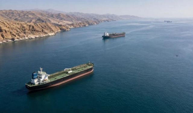 İran: Hürmüz Boğazı'nda 3 petrol tankerini hedef aldık