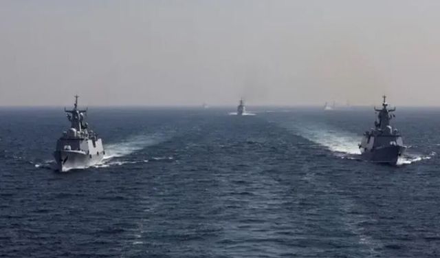 Pakistan ve Hindistan savaş gemileri Umman Denizi’nde çarpıştı