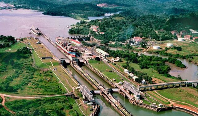 Panama Kanalı'nda gemi geçişleri azalıyor