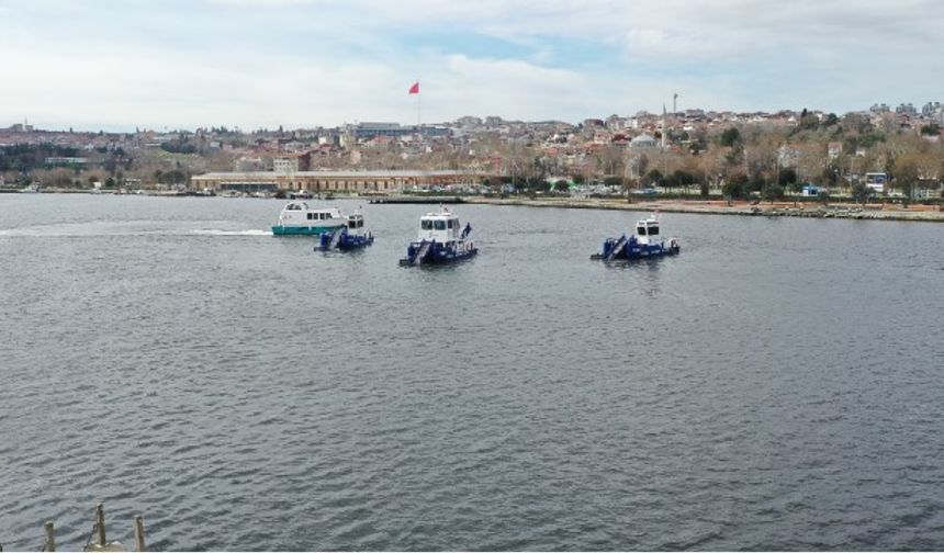 İstanbul'un deniz yüzeyi temizleme filosuna 3 yeni tekne daha katıldı