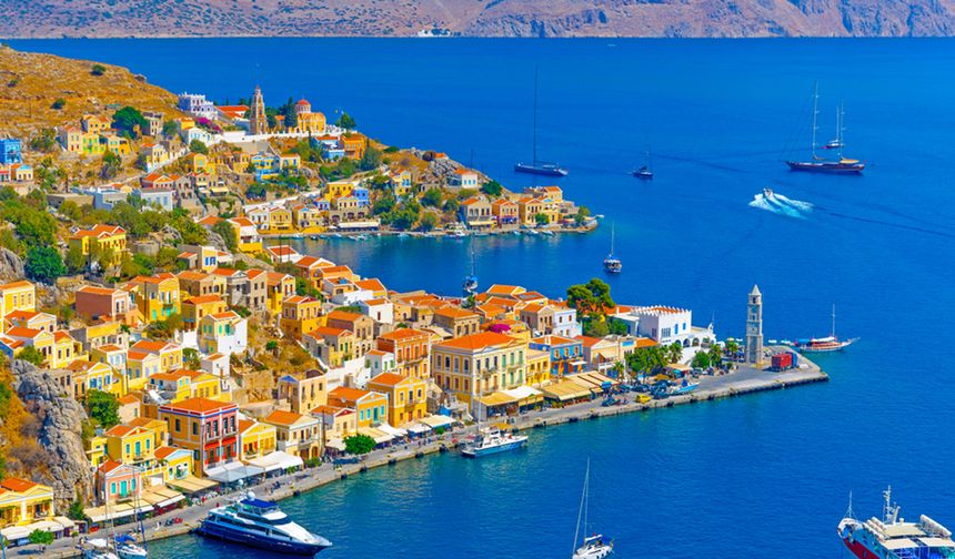 Yunan adalarına kapıda vizede hizmet bedeli 90 euroya çıkıyor