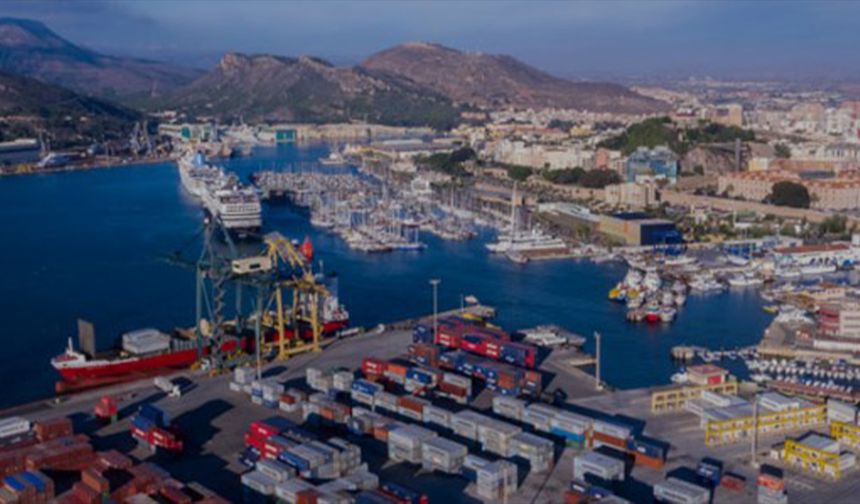 İspanya, İsrail'e silah taşıyan geminin limana yanaşmasına izin vermedi