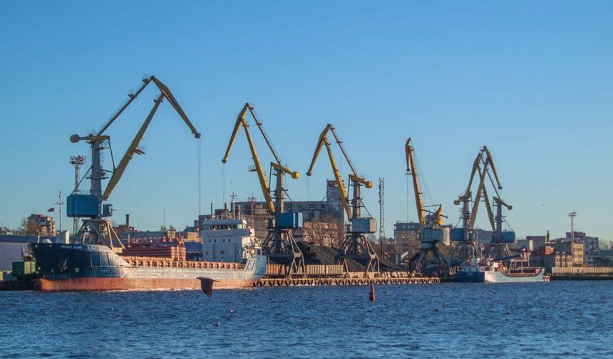 ABD'den Çin'de üretilen gemiden karaya vinçlere yüzde 25 gümrük vergisi