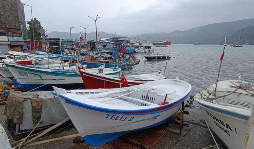 Oruç Reis ve yabancı yatlar Amasra Limanı'na sığındı