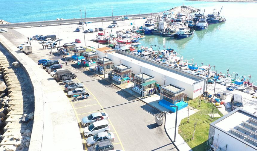 Karaburun Balık Hali hizmete açıldı