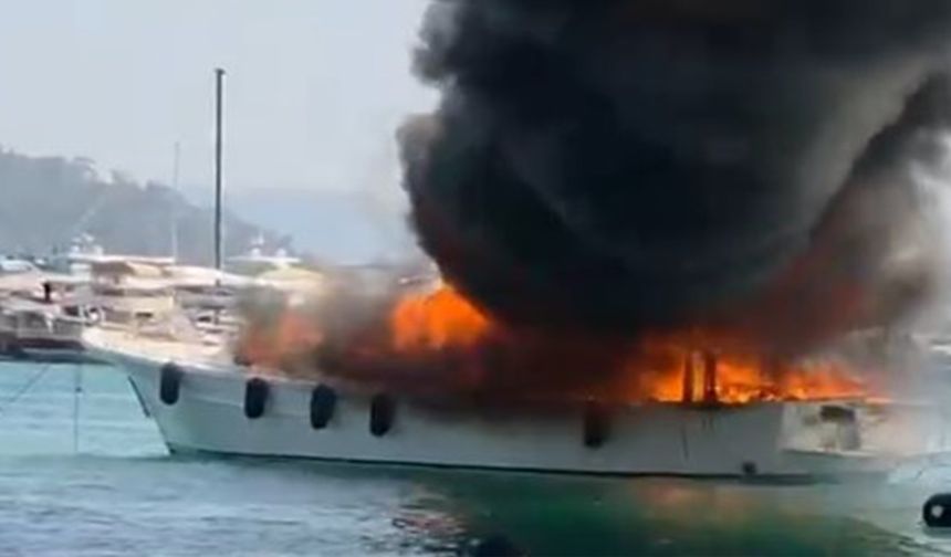 Göcek'te tekne yandı