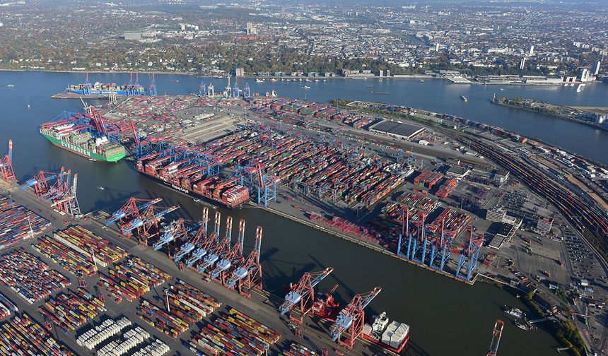 Hamburg Limanı'nda 2027'den itibaren kıyı elektriği zorunlu olacak