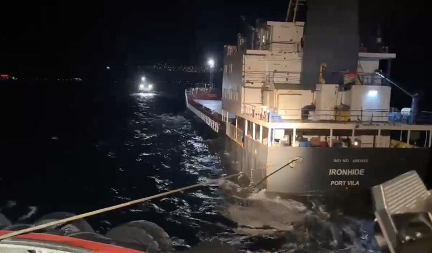 Çanakkale Boğazı'ndan geçen yük gemisi arızalandı
