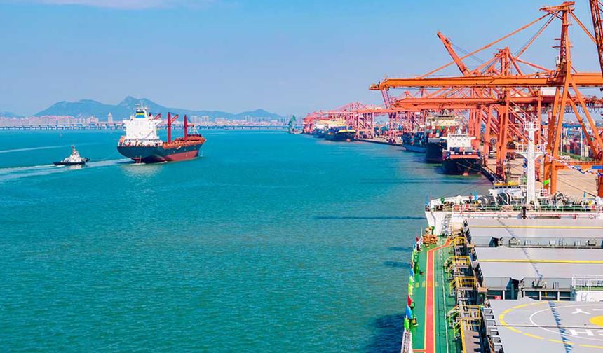 Çin limanları açıklarında gemilerin bekleme süreleri arttı