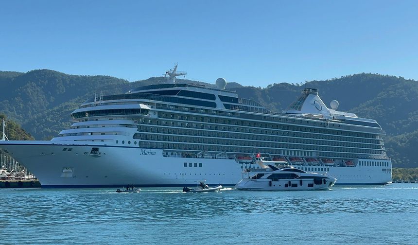 Lüks kurvaziyer "Marina" Marmaris Limanı’nda