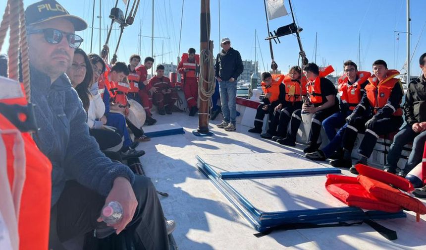 Liseli denizciler su kirliliği araştırması için Avrupa yolunda