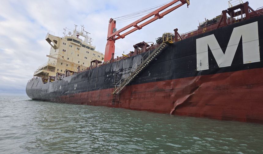 Karaya oturmuş MSC Baltic III gemisinin gövdesi hasar gördü