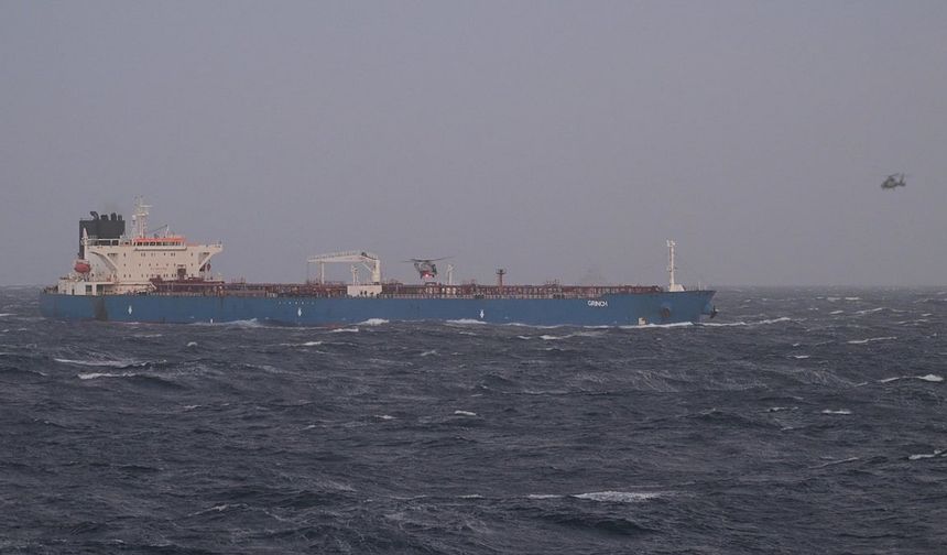 Fransa, Şüpheli “Gölge Filo” tankerine müdahale etti