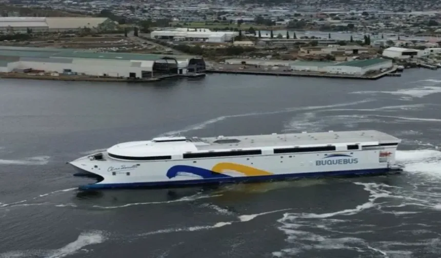 Dünyanın en büyük elektrikli feribotu suya indi