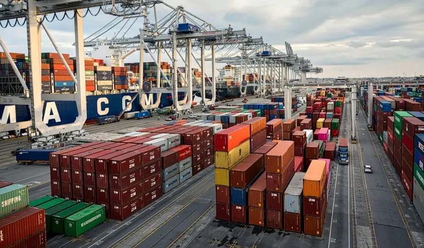 Bakan Uraloğlu: "Aralık ayında 49,8 milyon ton yük elleçlendi"