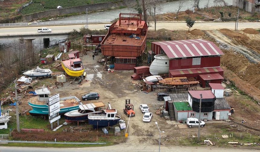 Of'tan Senegal'e balıkçı teknesi ihracatı