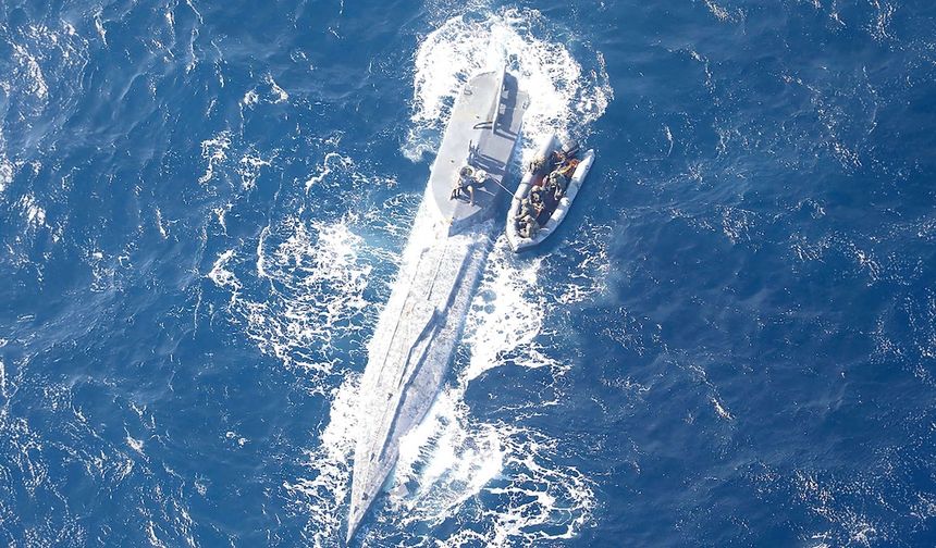 Azor Açıklarında Narko-Denizaltı: 9 ton kokain