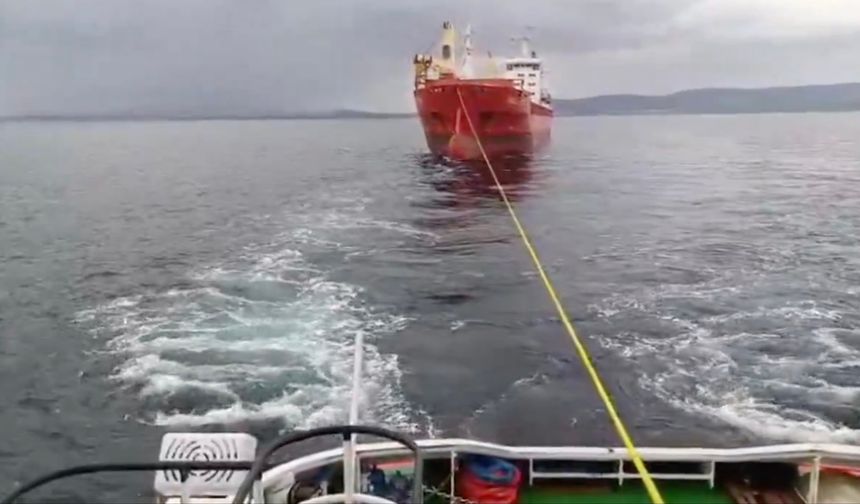 Çanakkale Boğazı’ndan geçen kuru yük gemisi makine arızası yaptı
