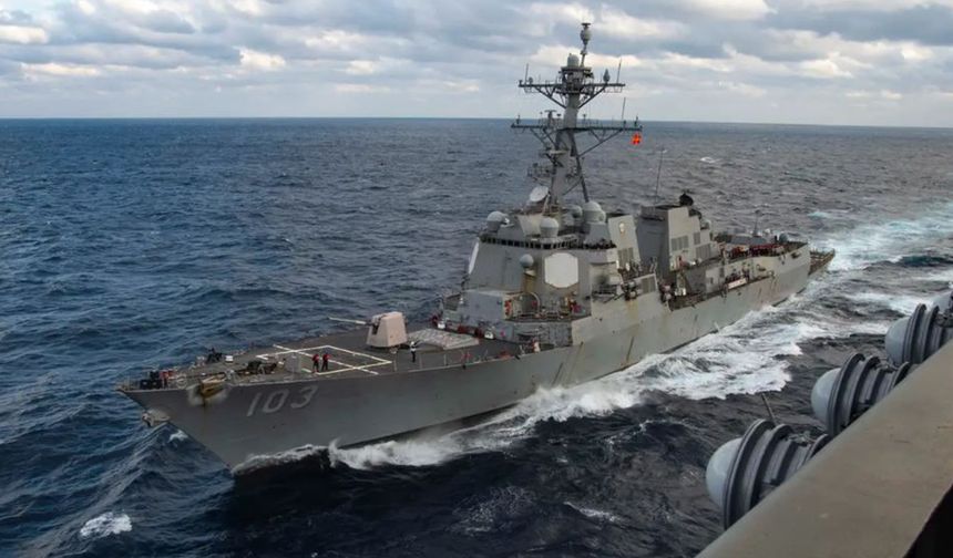 ABD donanmasına ait iki gemi Karayipler'de çarpıştı