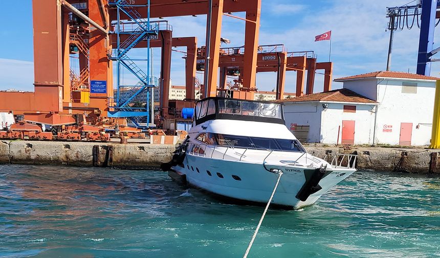 Haydarpaşa mendireği önlerinde tekne arızası