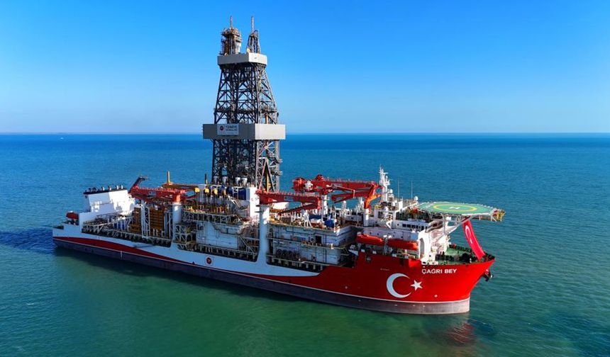 Çağrı Bey sondaj gemisi Somali'ye uğurlandı