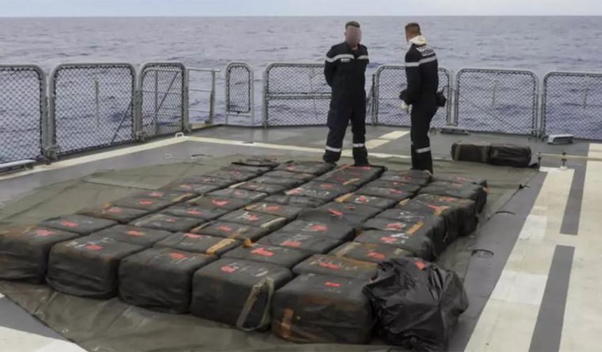 Fransa’dan Pasifik’teki bir gemiye operasyon