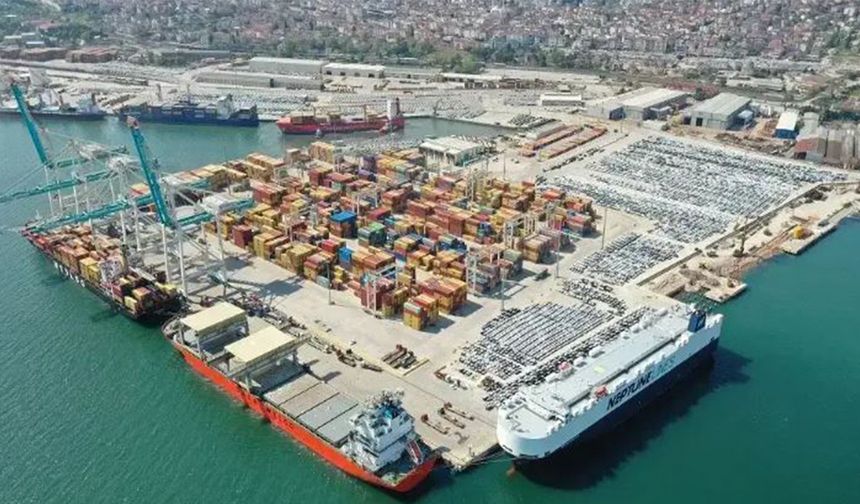 İzmit Körfezi'ne 9 bin 206 gemi yanaştı