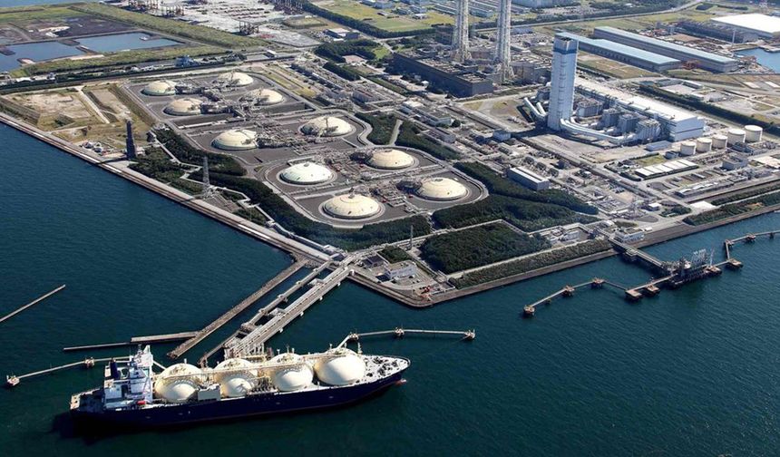 Katar, Japon şirketle 27 yıllık LNG tedarik anlaşması imzaladı