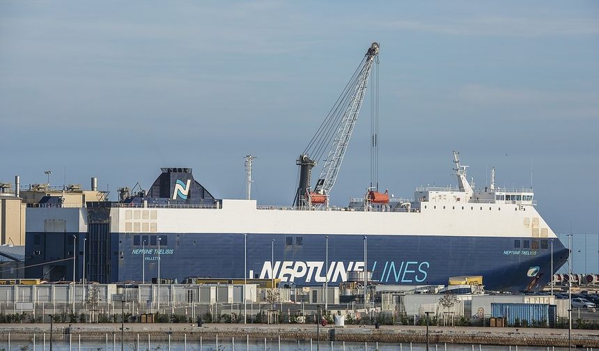 İzmit’te OYAK Limanı’nda gerginlik: Araç gemisi açıkta geri çevrildi iddiası