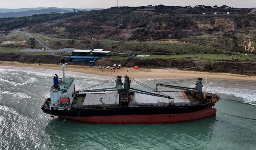 Sarıyer'de karaya oturan gemide hasar tespiti