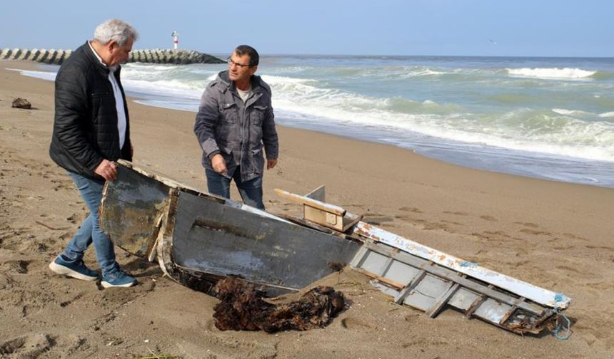 Sahilde cansız bedeni bulunan balıkçının teknesi de karaya vurdu