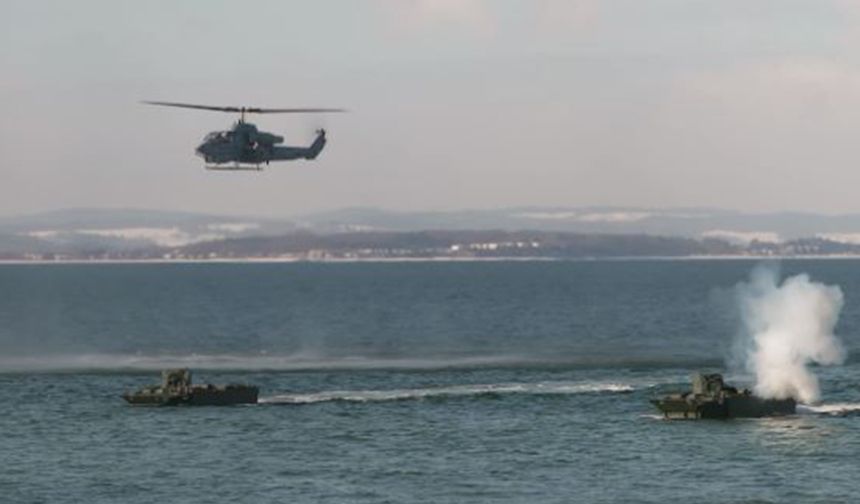 Türk ve İspanyol askerlerinden tam kapsamlı amfibi gösterisi