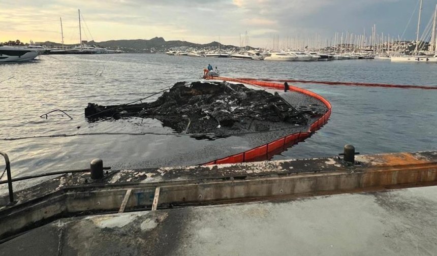 7 motoryatın yandığı marinada temizlik çalışmaları başladı