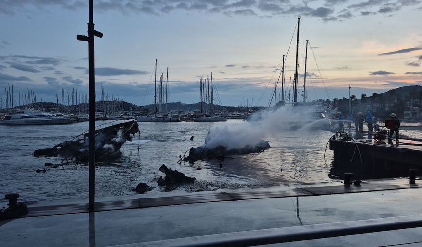 Bodrum'da 7 motoryat yanarak battı