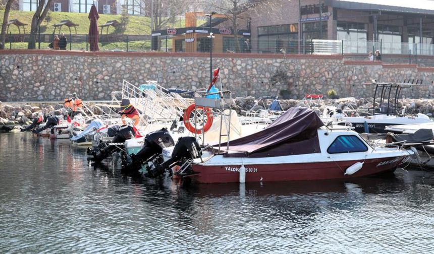 Sahildeki tekne karmaşası yeni çekek yeriyle sona erdi