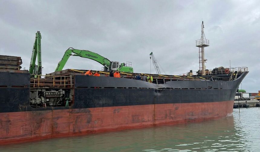 Bartın Limanı’nda iki yük gemisi çarpıştı