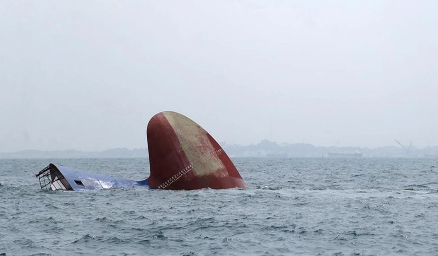 Meis açıklarında Frontex gemisi battı