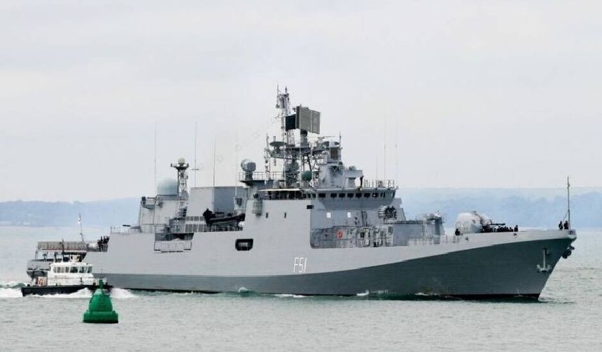 Hindistan, Umman Körfezi yakınına savaş gemileri gönderiyor