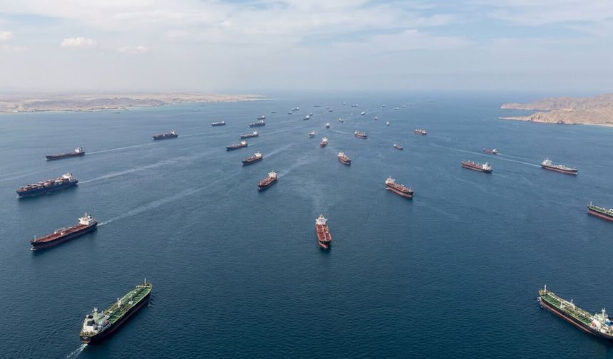 IMO: Hürmüz'de 3 bin 200 gemi ve 20 bin denizci mahsur