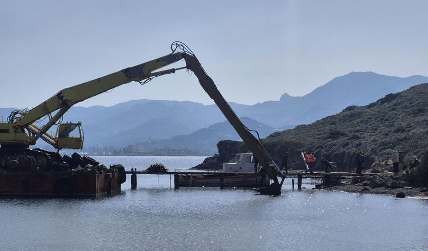 Bodrum'da kaçak iskelelerin yıkımına başlandı